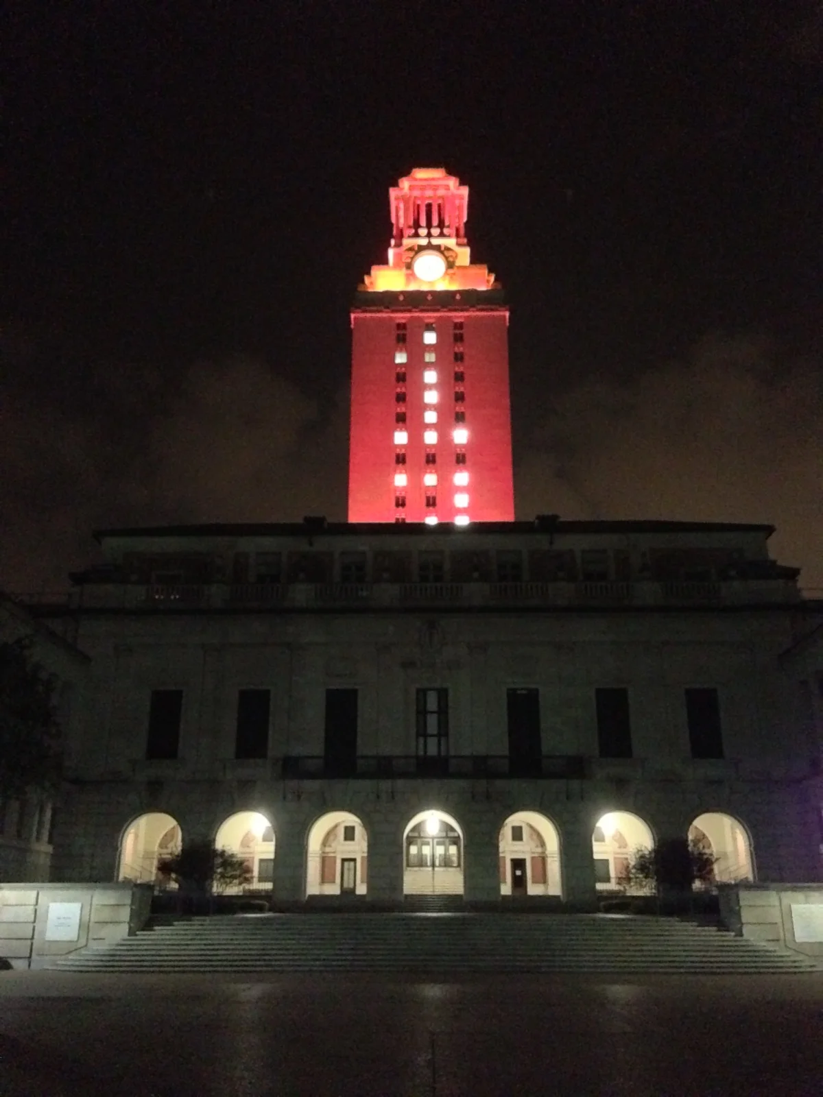 University of Texas Main Building Tower lit fully burnt orange after an athletic victory. Photo: Wikimedia Commons (CC BY-SA)